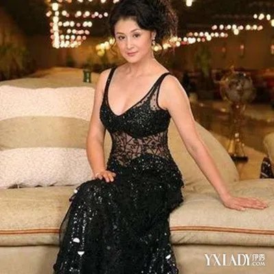 于月仙胸围高清照片44岁“谢大脚”皮肤水嫩依旧