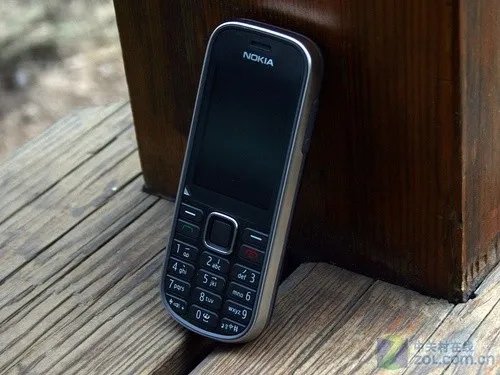 汽车碾压也不怕 三防手机诺基亚3720c评测