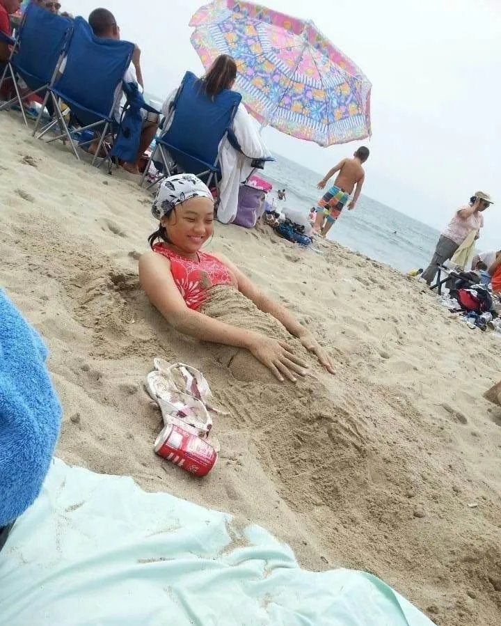 林妙可携全家去夏威夷度假 穿泳衣身体已发育！