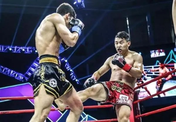 中国搏击新星强势击败潇杀狂的是谁？