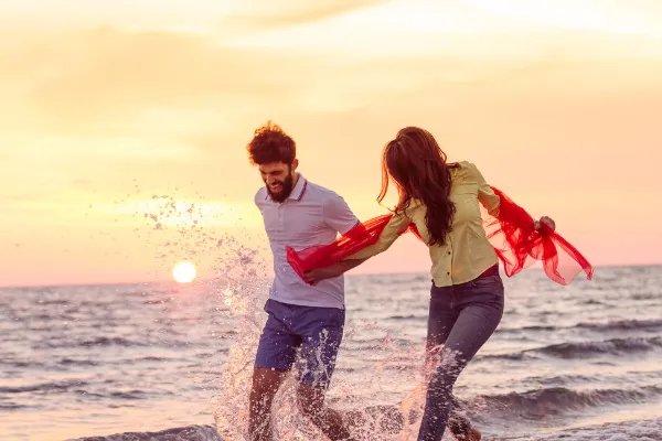 郎朗称不敢再让老婆拿行李:面对身边大男子注意的男人应该怎么办?