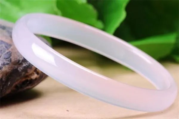 白玛瑙手镯价格 白玛瑙手镯一般多少钱