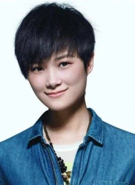 李宇春这几年很低调，为什么在娱乐圈的地位却很高？