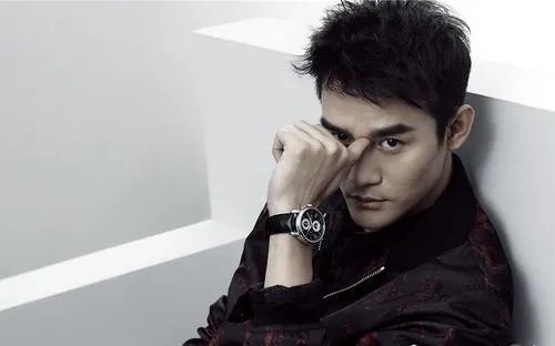 王凯、童瑶被曝深夜聚会全程牵手，两人是否正在热恋？