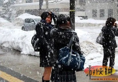 日本妹子校服实拍 清纯又邪恶的少女身体