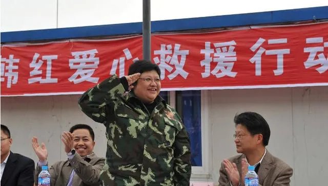 韩红一生为慈善事业,几乎要破产,居然还有人要黑她,你怎么看?