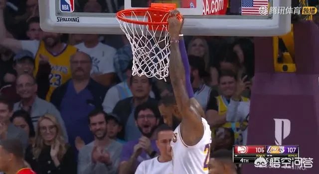 湖人胜老鹰，詹姆斯扣篮绝杀后身体挂在篮筐上长达5秒，为什么没被吹技术犯规？