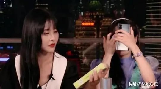 郑爽直播事件，是职业素养问题，还是真性情使然？