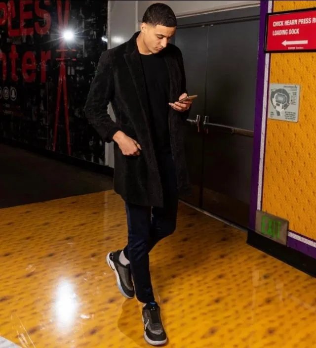 湖人战胜太阳，三分只进了7个，湖人的三分还有救吗？