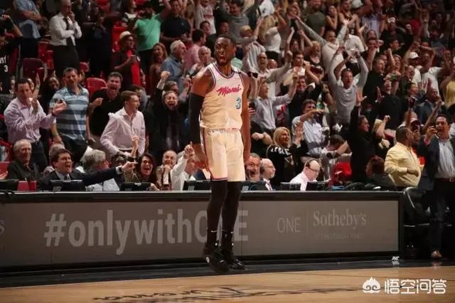 韦德面对西蒙斯完成绝杀！今天的闪电侠逆天了，你怎么评价？