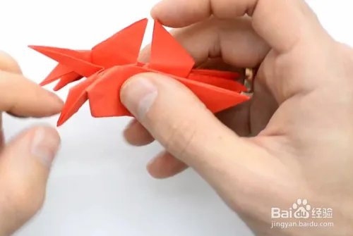 用一毛钱一张的彩纸如何折叠八脚大闸蟹