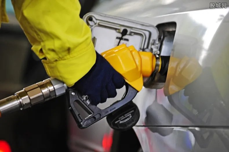 油价或迎七连涨：加一箱多花4.5元 上调多少钱？