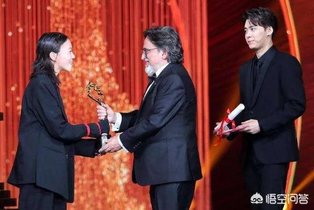 窦靖童荣获第九届北京电影节天坛奖最佳女配角奖，你觉得适合吗？