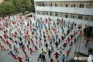 广场舞大妈，是如何成为人们心中的热门？