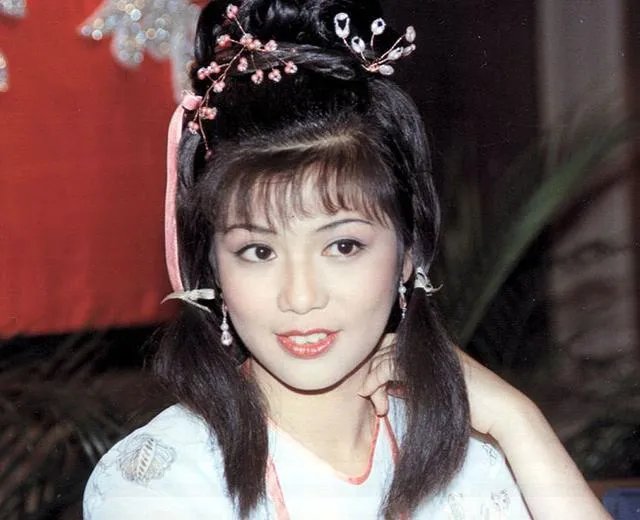 新版射雕中李一桐扮演的黄蓉能超越83版翁美玲吗？