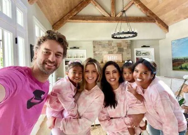 加索尔对瓦妮莎母女如何?