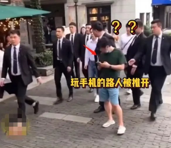 李佳琦为线下活动保安推人道歉 李佳琦道歉 李佳琦为推人道歉