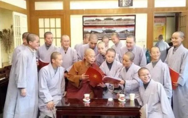五台山的漂亮尼姑都干了哪些可耻的勾当?