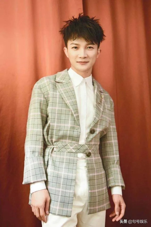 周深在卡布时期唱的《光》就已经具有很高技巧性了，这样的音域是天生的吗？