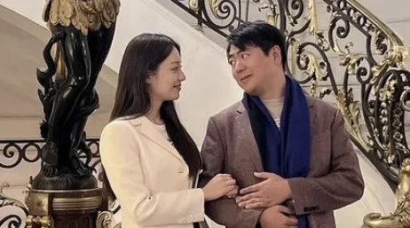 吉娜深夜晒与郎朗的合影，夫妻俩四目相对满眼爱意，你羡慕这样的爱情吗