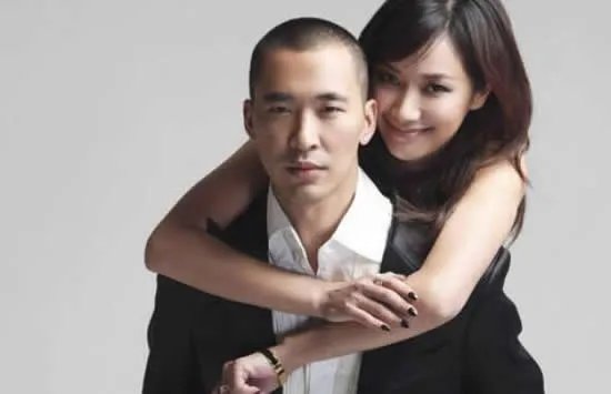 徐静蕾晒与黄立行旧照 徐静蕾黄立行为什么不结婚