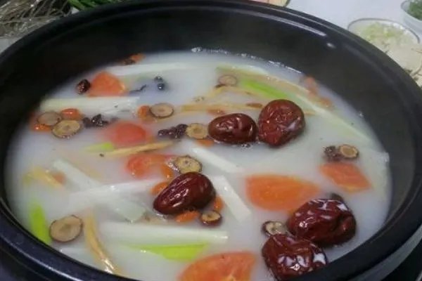 清汤火锅底料有怎样的做法？