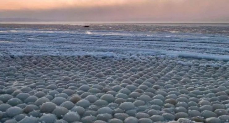 芬兰海滩万颗冰蛋什么情况 现场画面曝光堪称奇观
