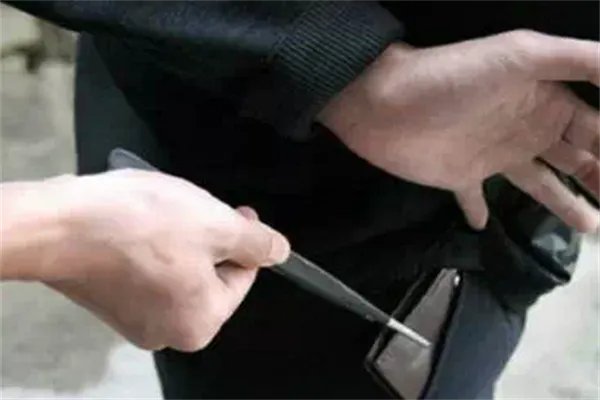 重庆一男博士1个月6次偷菜被抓，偷菜这种行为是否已经违法了？