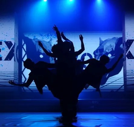 exo狼与美女（Wolf） mv剧情版简介