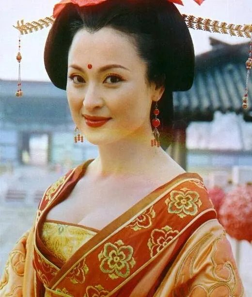 马苏在最新一期《国家宝藏》扮杨贵妃惊艳四座，哪些女明星扮过杨贵妃？