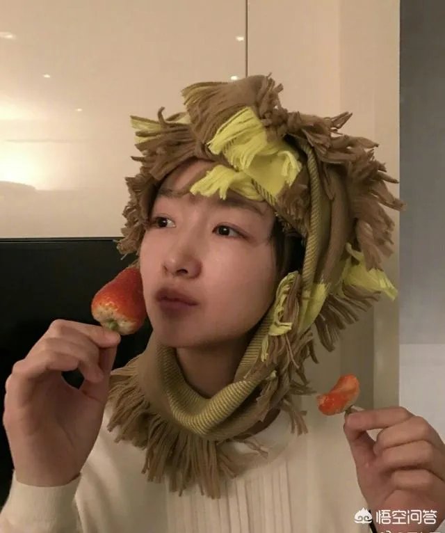 为什么周冬雨年纪不大但是在圈里的人脉这么广？