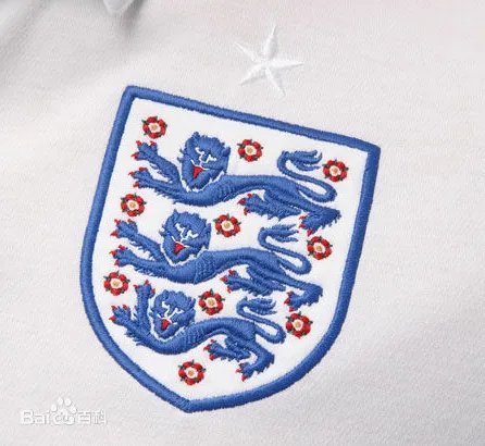 运动衣品牌上面有三条龙是什么牌子