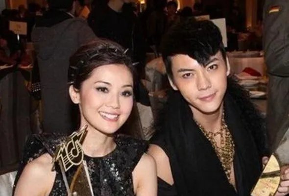 陈伟霆蔡卓妍接吻？  尽兴至凌晨持久力惊人