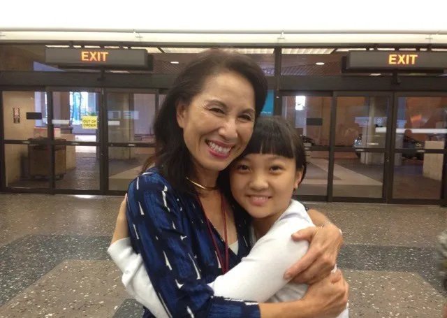 林妙可携全家去夏威夷度假 穿泳衣身体已发育！