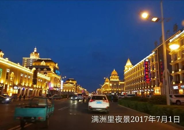 驴友拿出她的吃的跟我们分享