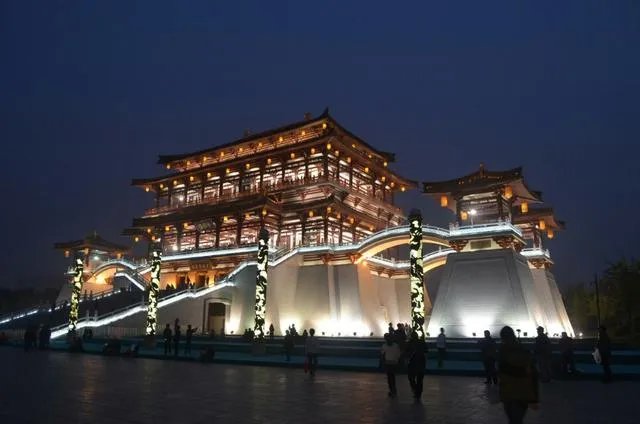 西安那么多高校大学生,为什么毕业大部分都选择离开?