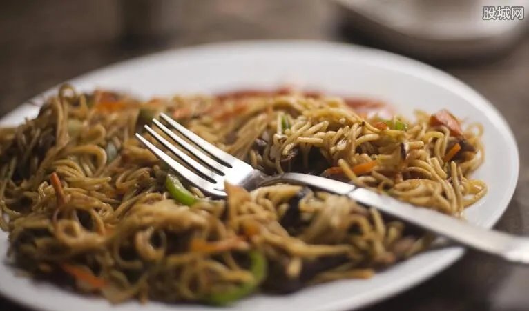 杭州深夜纸箱食堂 顾客可拿纸皮换取免费宵夜