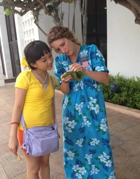 林妙可携全家去夏威夷度假 穿泳衣身体已发育！