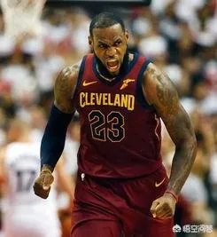 湖人胜老鹰，詹姆斯扣篮绝杀后身体挂在篮筐上长达5秒，为什么没被吹技术犯规？