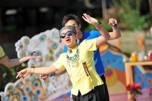 王祖蓝为何能在内地这么火？这么风生水起？