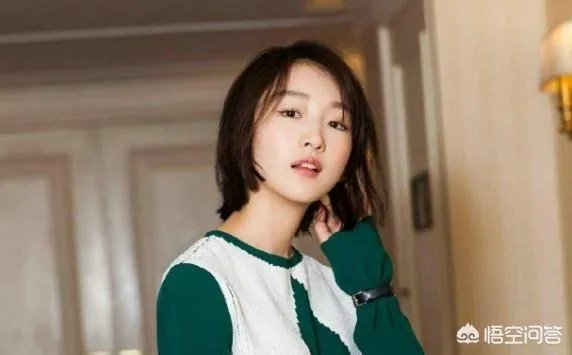 为什么周冬雨年纪不大但是在圈里的人脉这么广？