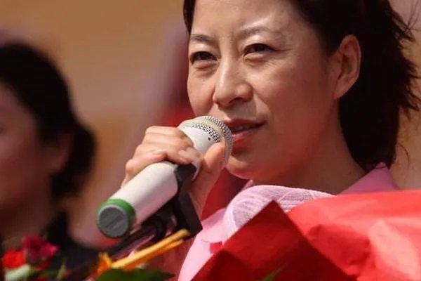 吴镇宇和王丽萍两人结婚18年，王丽萍从来都没有做过一顿饭，吴镇宇到底有多宠老婆？