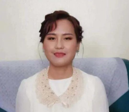 还记得“歪脸女孩”赵宏秋吗?整容变女神,弃百万年薪当老师,你怎么看?