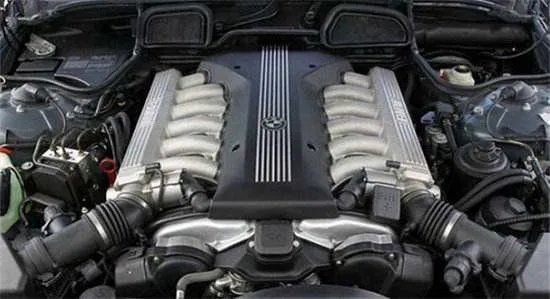 请问宝马X7价格是多少?目前值得入手么?