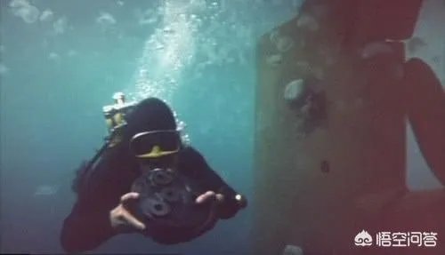 阿曼湾油轮被袭击爆炸,伊朗海军第一时间到达,搬下了未爆炸水雷,真的是想毁灭证据吗?