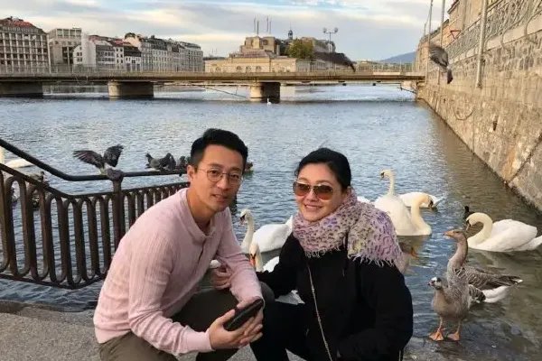 大S闪婚后，你如何看待汪小菲首次发声回应？