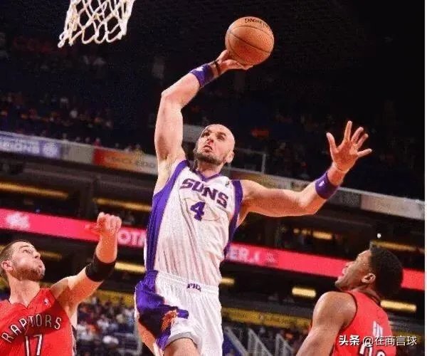 霍华德的受伤，是怎样成为戈塔特重新有机会的原因的？