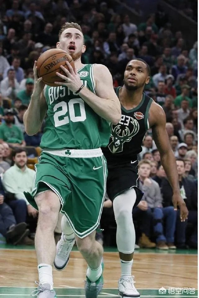 绿军横扫步行者，雄鹿横扫活塞也在即，季后赛次轮两队再狭路相逢，会擦出怎样的火花？