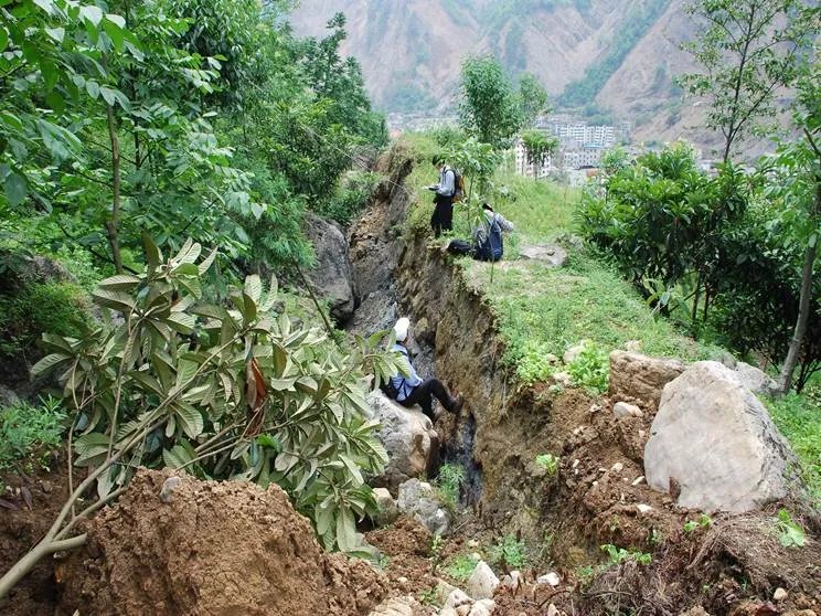 哥斯达黎加昨晚 7.6 级地震目前死亡人数 2 人，而中国汶川 7.8 级地震伤亡却如此惨重？0.2 级的差别有那