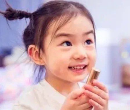 戚薇女儿已经4岁了！你知道Lucky的国籍吗